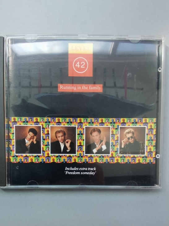 爵士 LEVEL 42 - RUNNING...