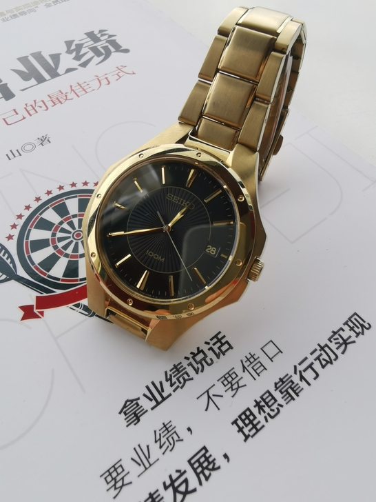 日本回流精工石英男士手表金色，走时准，品相...