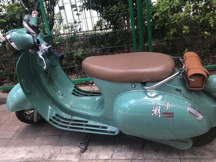 韩本 罗马假日电动摩托车 外观美丽，原价加...