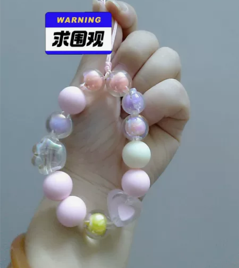 小胖妹手工串珠手机挂绳 感兴趣的话点“我想...