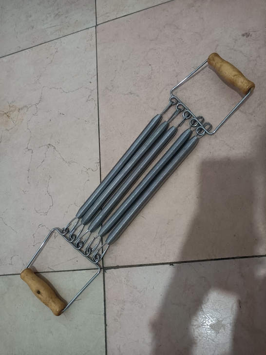 臂力器拉力器   很新  20包邮  15...