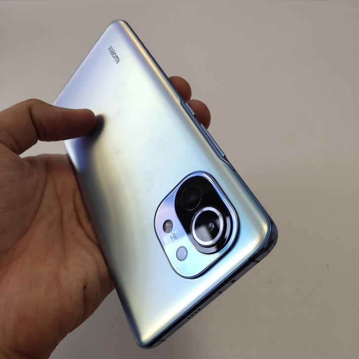 小米11，8＋128，成色还行。充电器坏了...