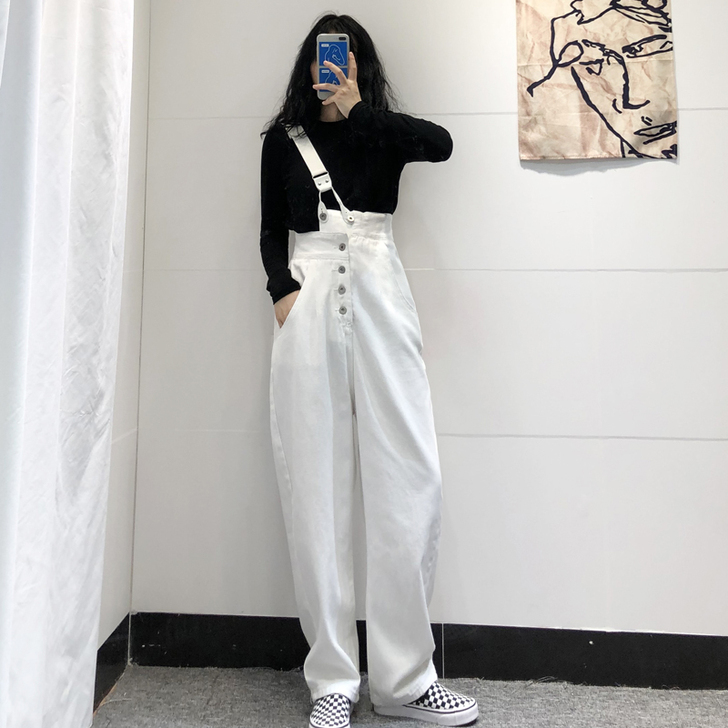 白色高腰单背带牛仔裤