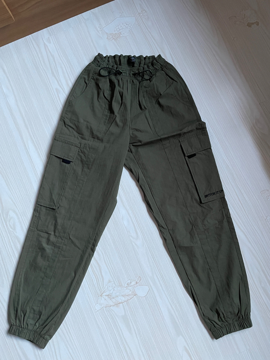 Bershka军绿色裤子 m码 线下商场1...