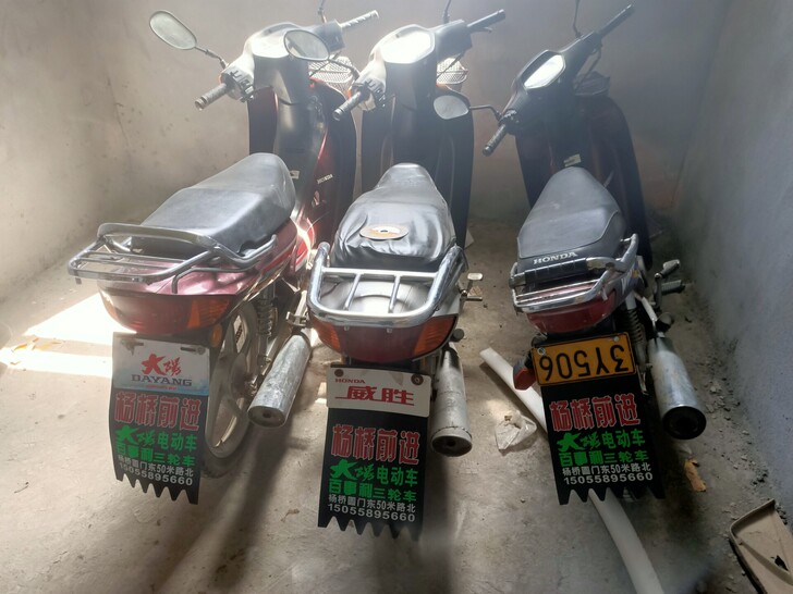 本田摩托车110三个全车都可以骑，看上请私...
