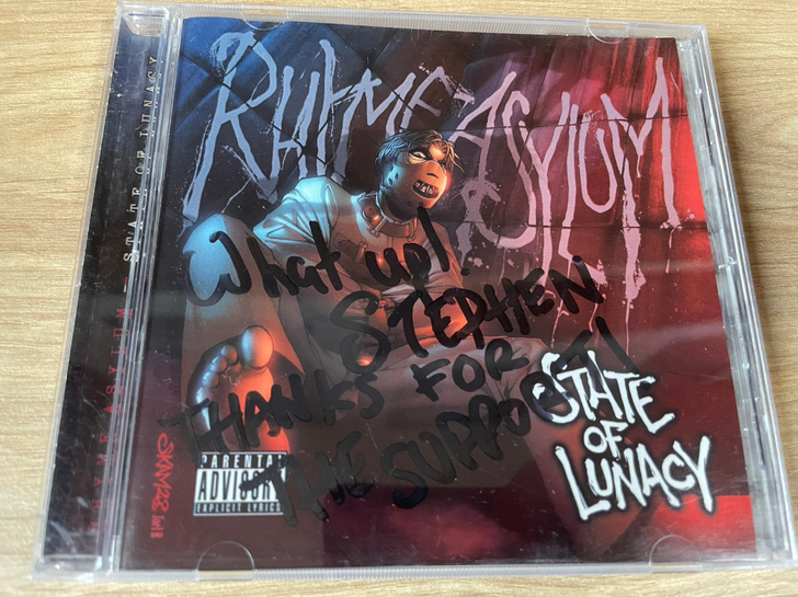 带签名 Rhyme Asylum