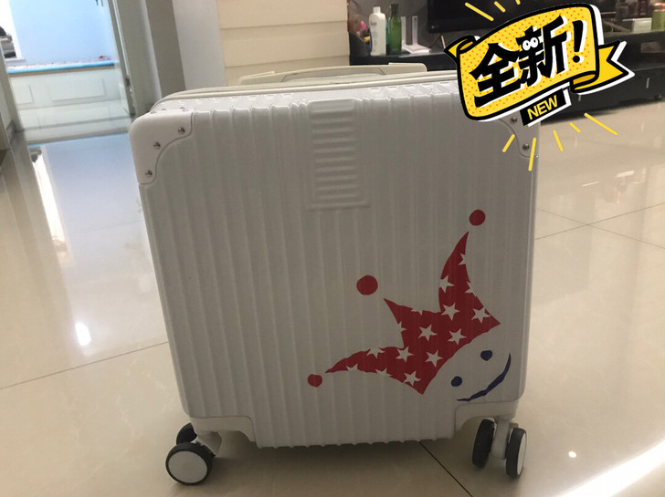 包邮全新，孩子报名时送的，家里行李箱多用不...