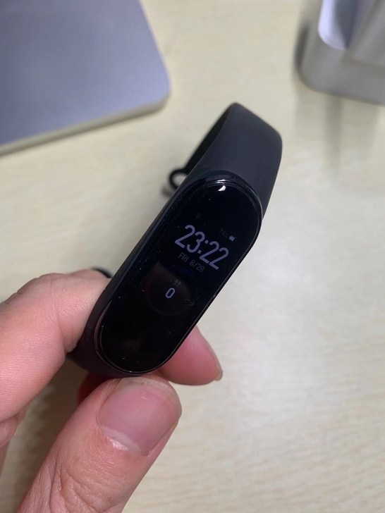 小米手环4 nfc版本，用了几次而已，很新