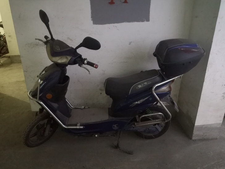 新大洲小力鹰   14年底的车  前后碟刹...