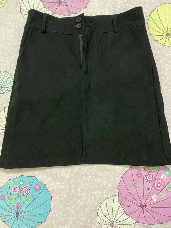 A字裙，长胖了一点，穿的很紧，包邮甩，M码...