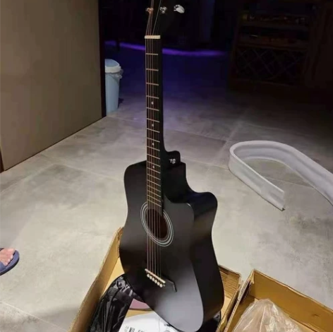 琴行关门全新原价1100元吉他，现在76元...