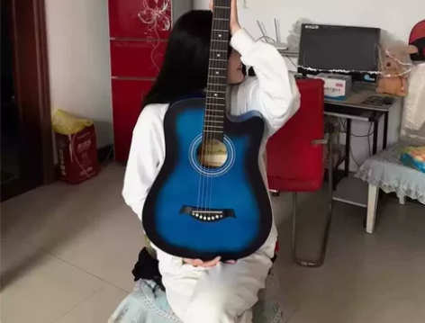 低价转让原价800元单板吉他个人使用弹过几...