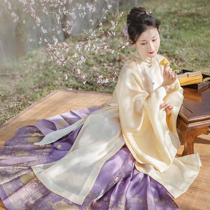 池夏楚楚马面全新 图片色