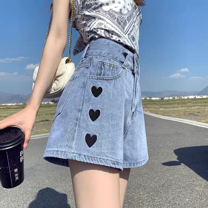 爱心牛仔短裤女夏2021年新款超高腰显瘦宽...