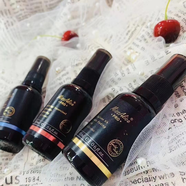 花皙蔻玻尿酸补水精华，小黑瓶