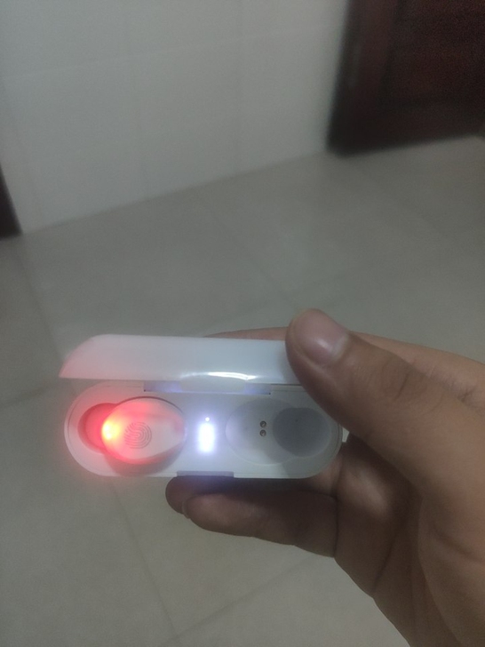 夏新耳机,充电仓2000毫安,可以给手机充...