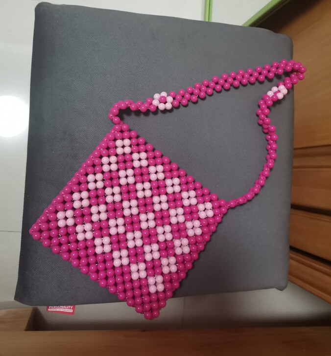 手工串珠包包成品，有两个款，88.8一个包...
