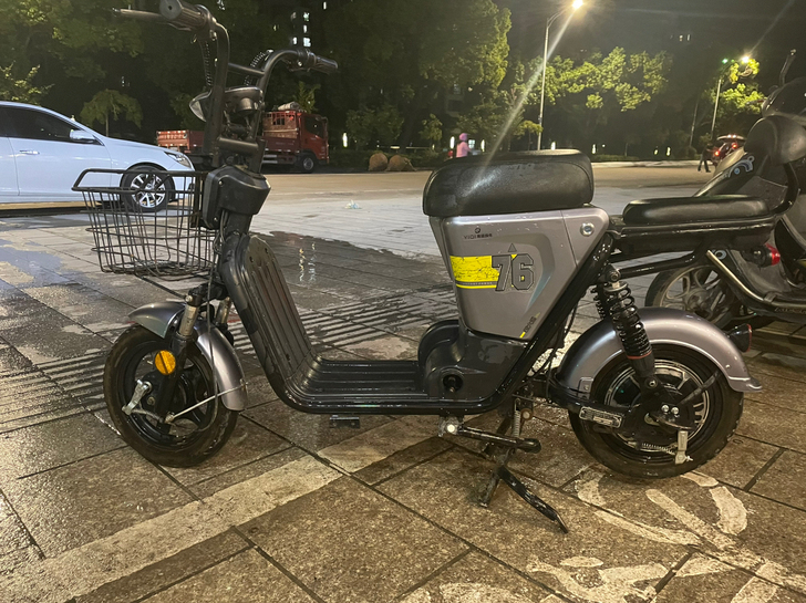 新大洲电动车48v/20a二手车95新，使...