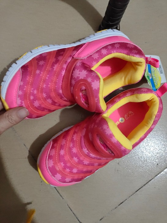 全新特步包邮正品春秋女宝女童毛毛虫鞋。31...