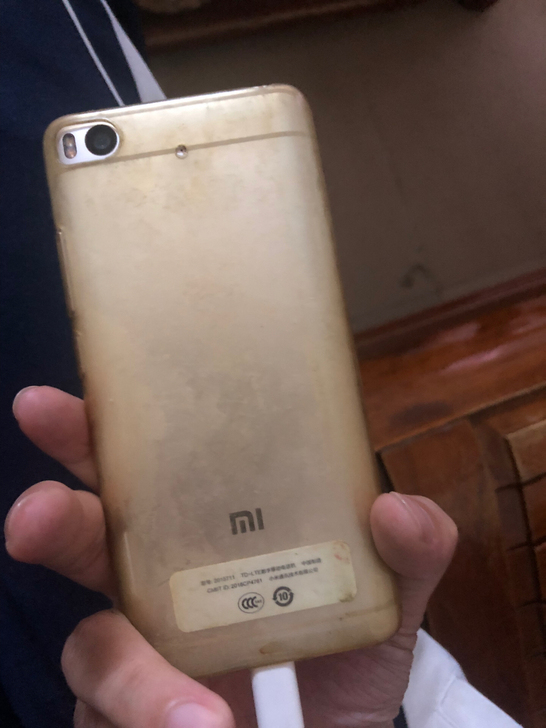 小米手机，小米几不记得了，需要的拿走，闲置...