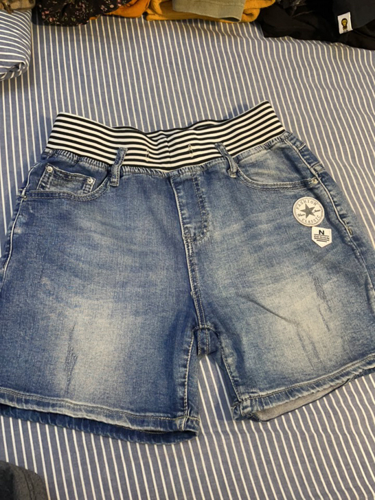 牛仔短裤