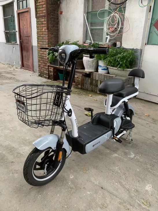 正规车行常年出售各种名牌2手电动车，雅迪....