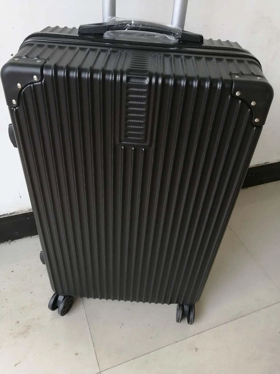 全新黑色行李箱26寸、包邮88元