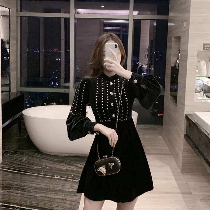 2020秋冬款初恋丝绒连衣裙法式复古赫本风...