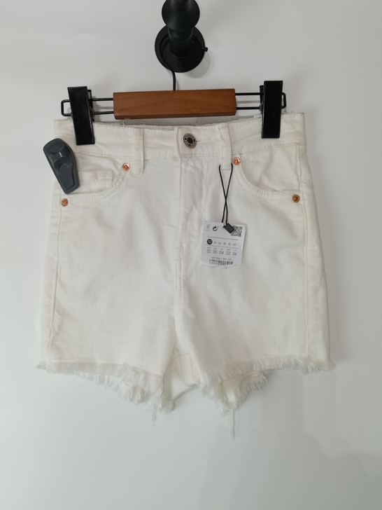 Zara 女款牛仔短裤
