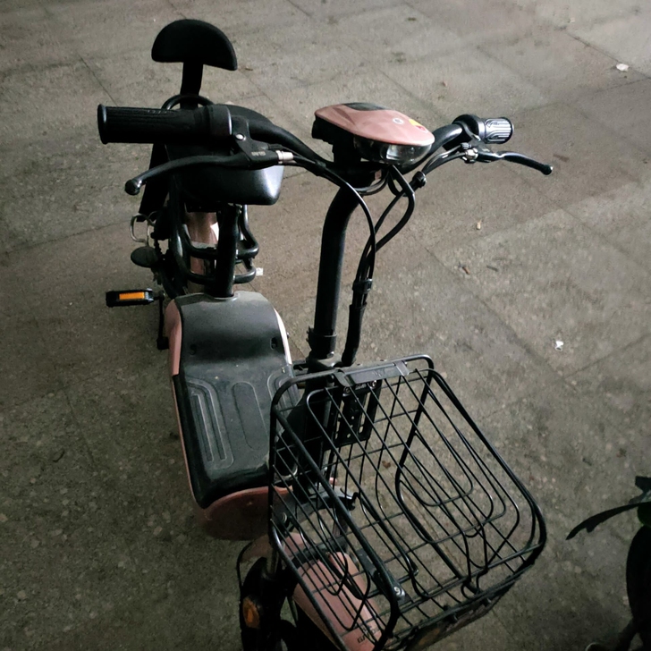 金箭电动车，没咋骑挺新的，说白了就是新车，...