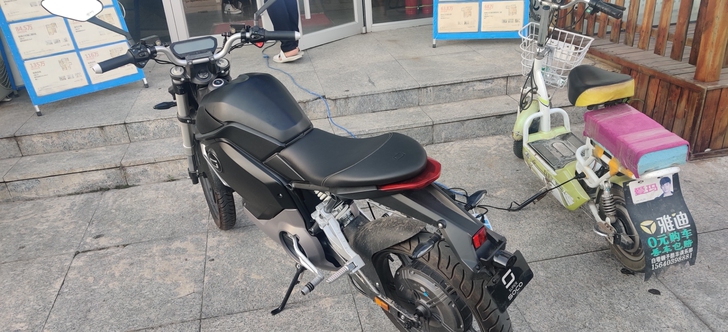 九层新，电动车，车速50公里，续航50公里...