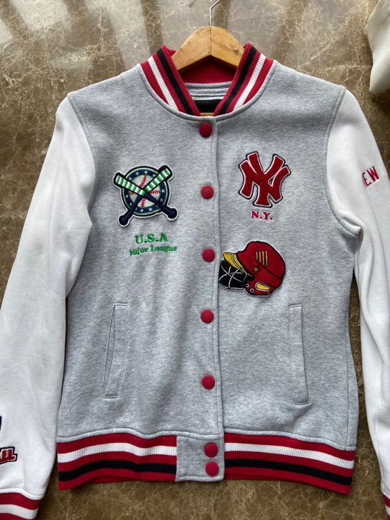 MLB棒球外套 170尺码 买来也是100...