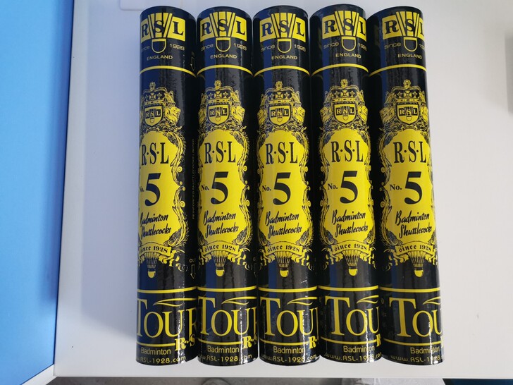 （优惠）全新未拆封性价比极高的亚狮龙羽毛球...