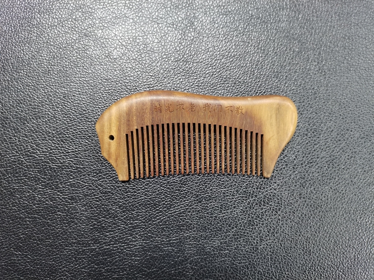 12公分鱼骨木梳。