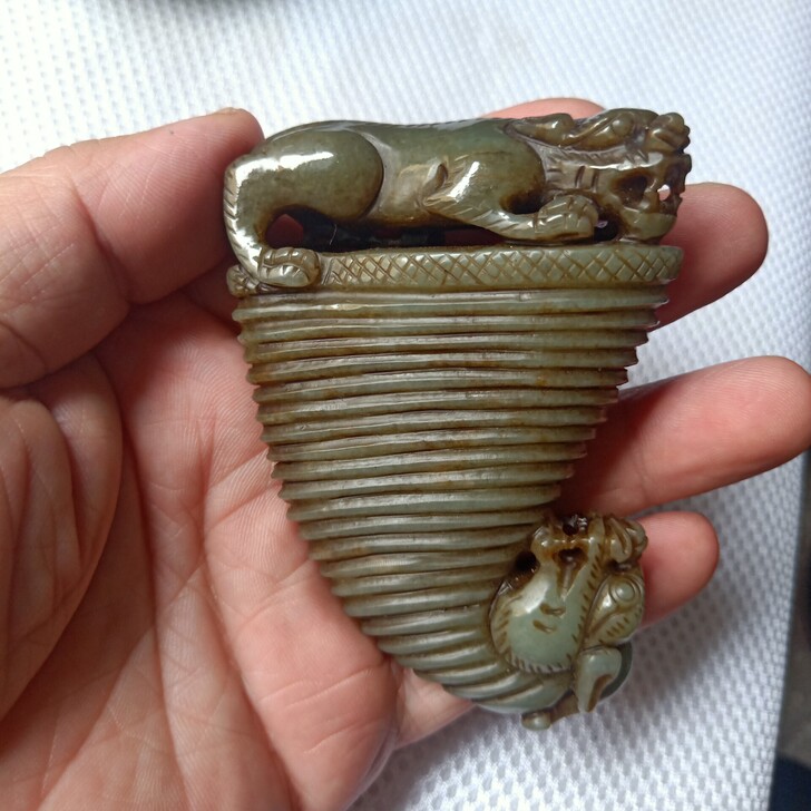 精美的老玉件，和田青玉，双面雕工，品相完美...