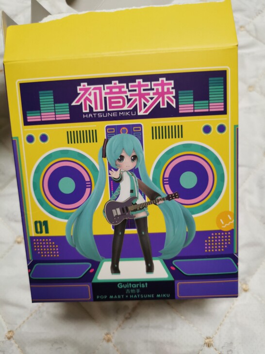 泡泡玛特  初音未来 吉他手 封面款