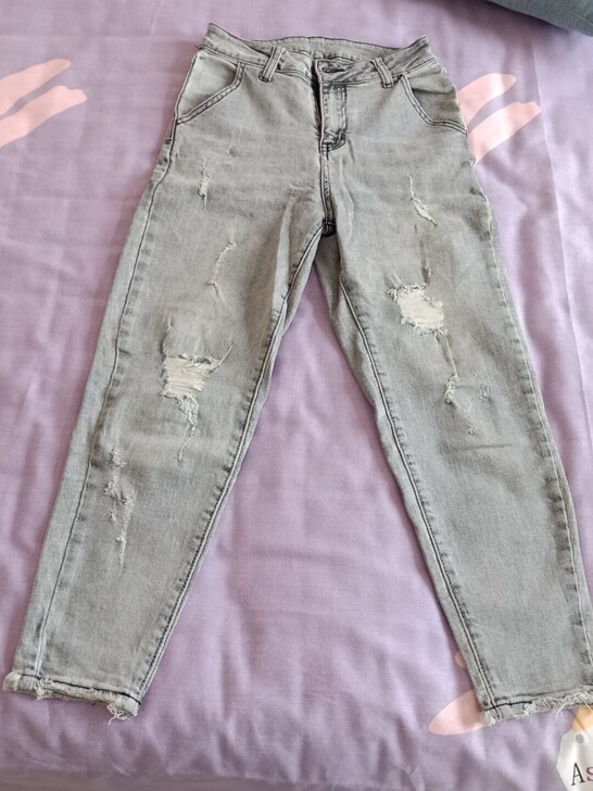 做旧风牛仔裤，6成新，现在不喜欢这种风格了...