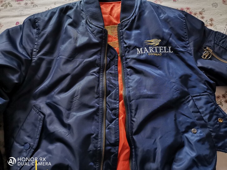 马爹利广告棒球棉服，铜制拉链全新但没吊牌很...