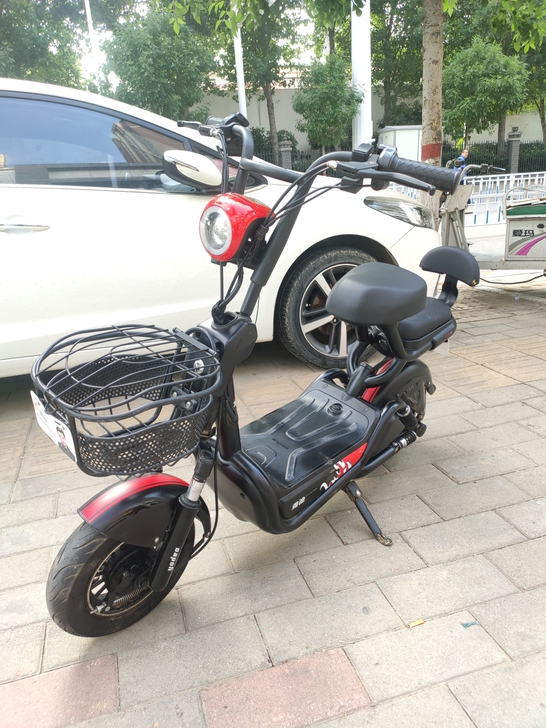雅迪小电动车99成新，新旧如图，外观无明显...