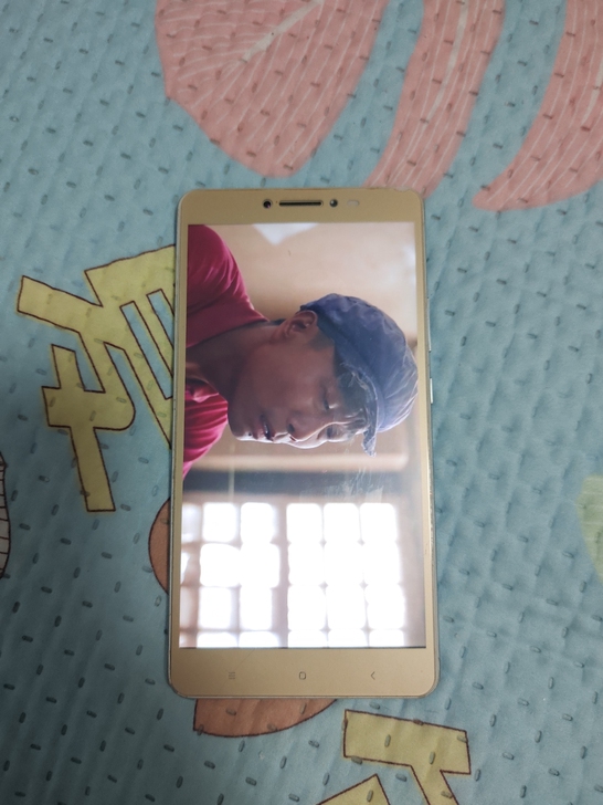 小米MAX1配置3G+32G，如图，外观不...