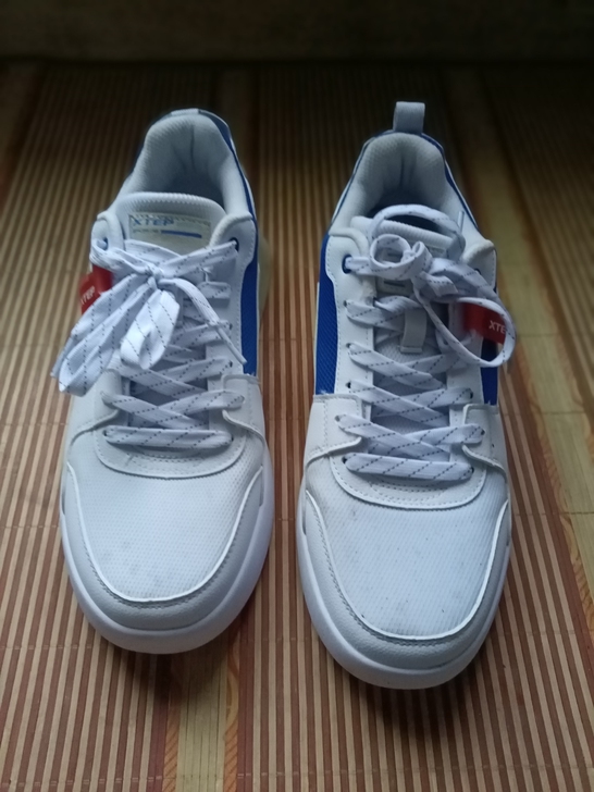 二手男鞋特步运动鞋42码   鞋子保证正品...