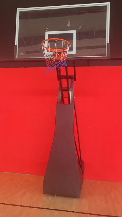 99成新篮球架惊爆价出售