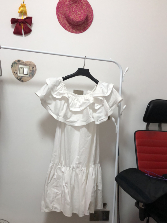 全新可一字肩连衣裙 仅拍照穿一次 有落灰 ...