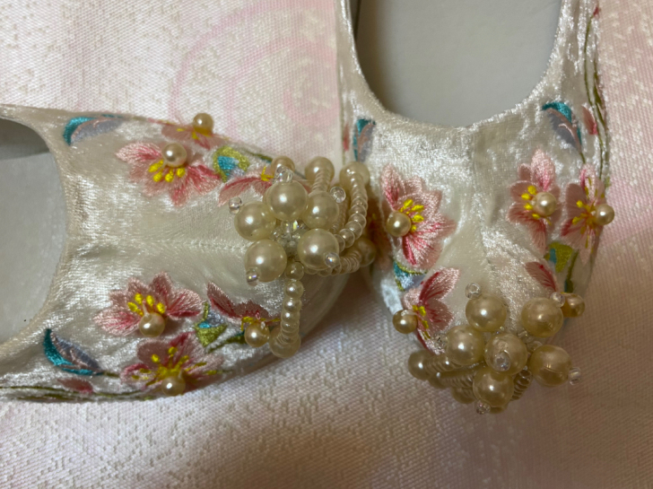 宫池汉服鞋夏季古风白37码,这个适合38码...