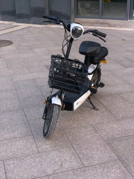 出售二手新日电动自行车锂电池48v12.全...