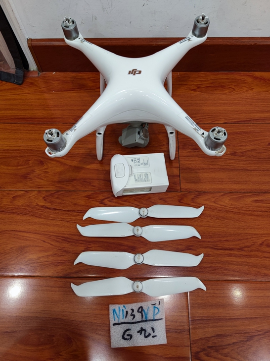 DJI大疆精灵4p2.0机身和电池处理gi二