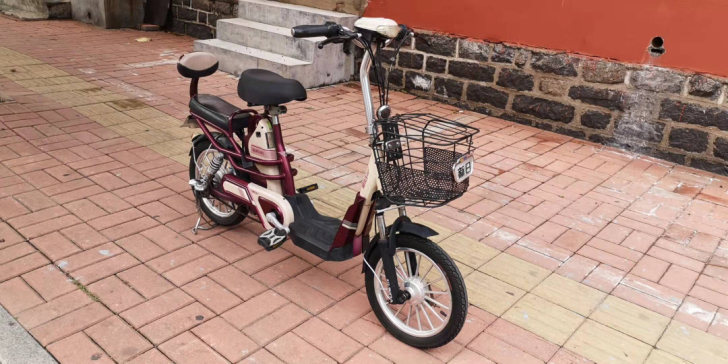 低价转让九成新新日锂电动车，车子好骑沒毛病...