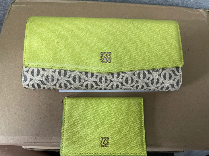 Louis quatorze 牌子的长钱包...