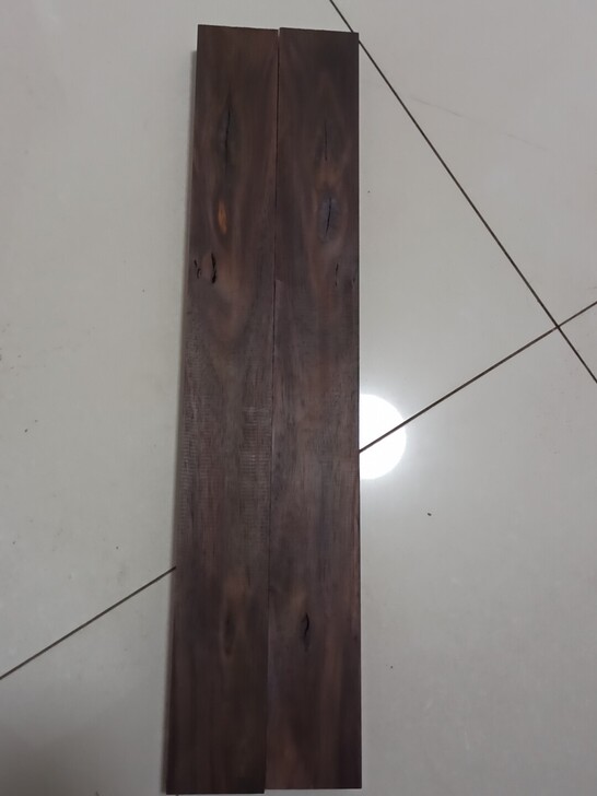 阔叶黄檀木料，镇尺料一对
