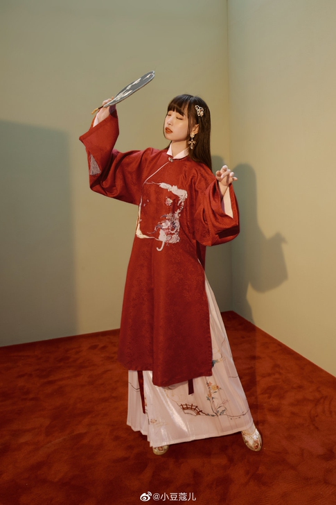 【十三余 小豆蔻儿】[称猫]绣花立领斜襟长衫